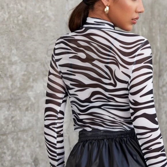 SHEIN Zebra Print Cropped Long Sleeve Top - Picture 2 of 4